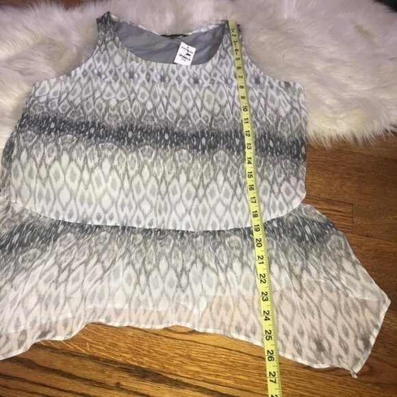 Express gray white ruffle tank top size M‎ NWT - Picture 5 of 5